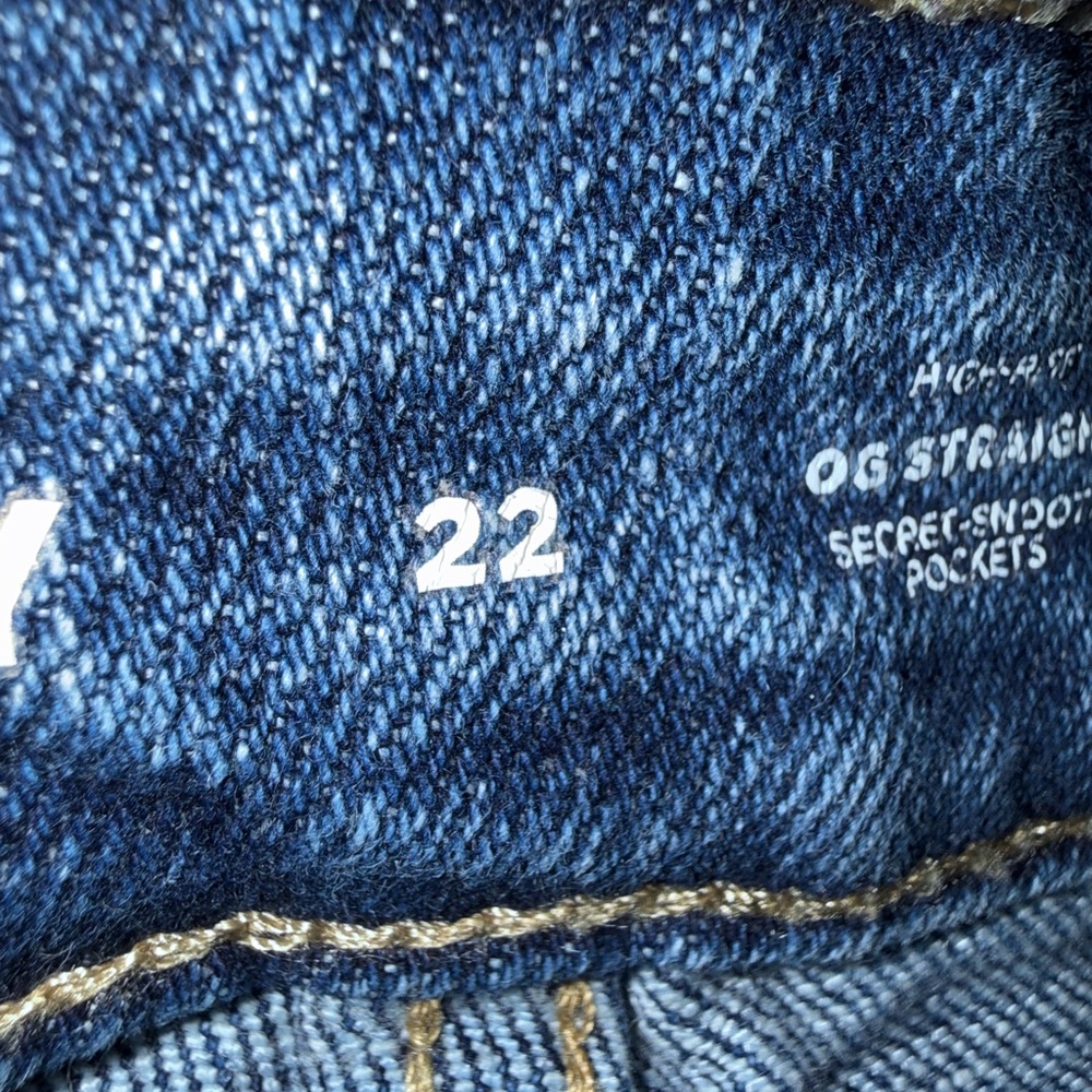 Old Navy High-Waisted Secret-Smooth Pockets O.G. Straight Jean Shorts - Picture 4 of 9